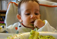 Alessandro mangia la pasta
