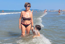 Ale si diverte con le onde