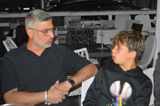 Zio e nipote un po' sorpresi.